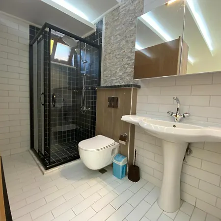 Bektas Private אלאניה